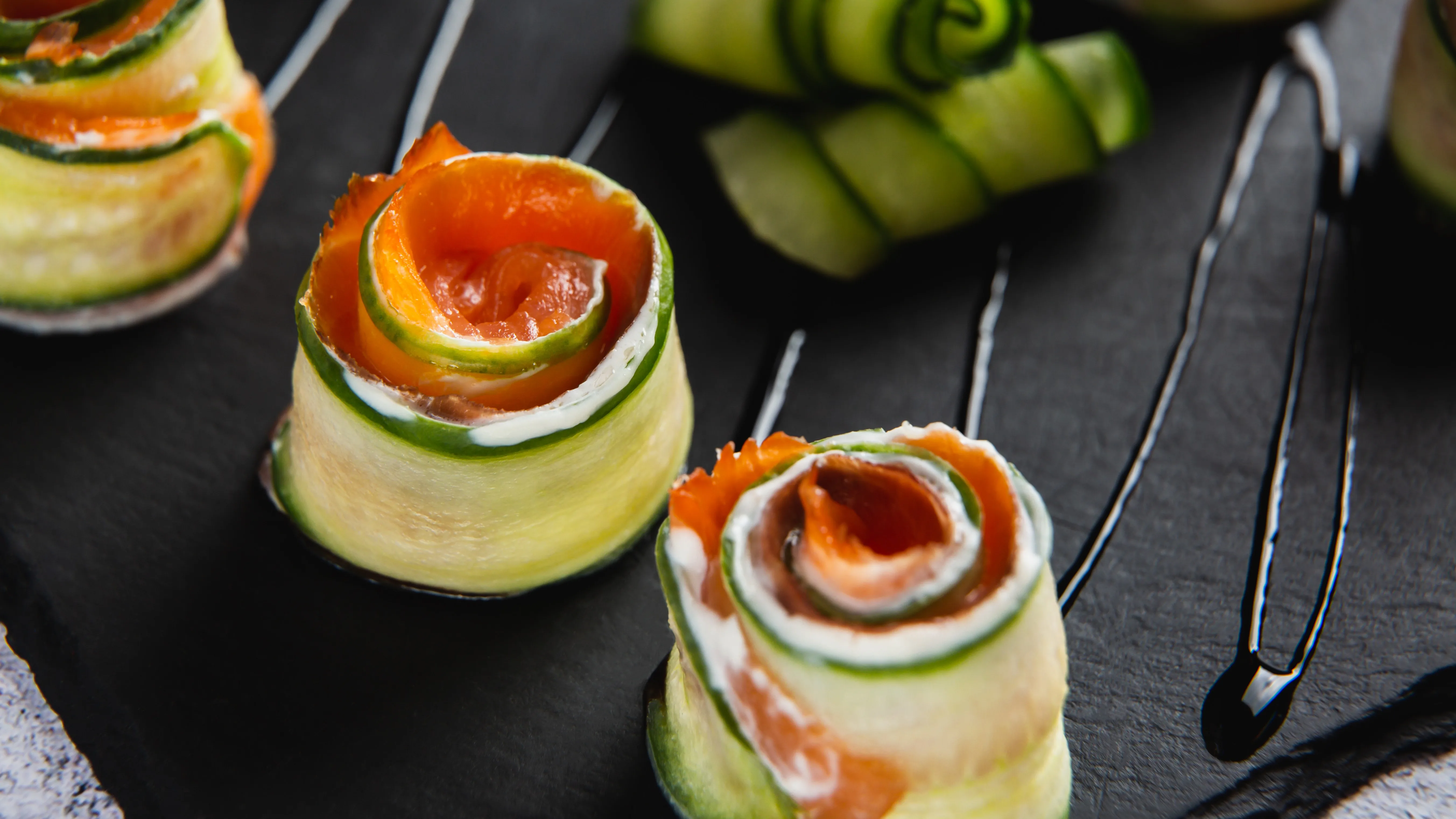 Roulades de saumon fumé et concombre